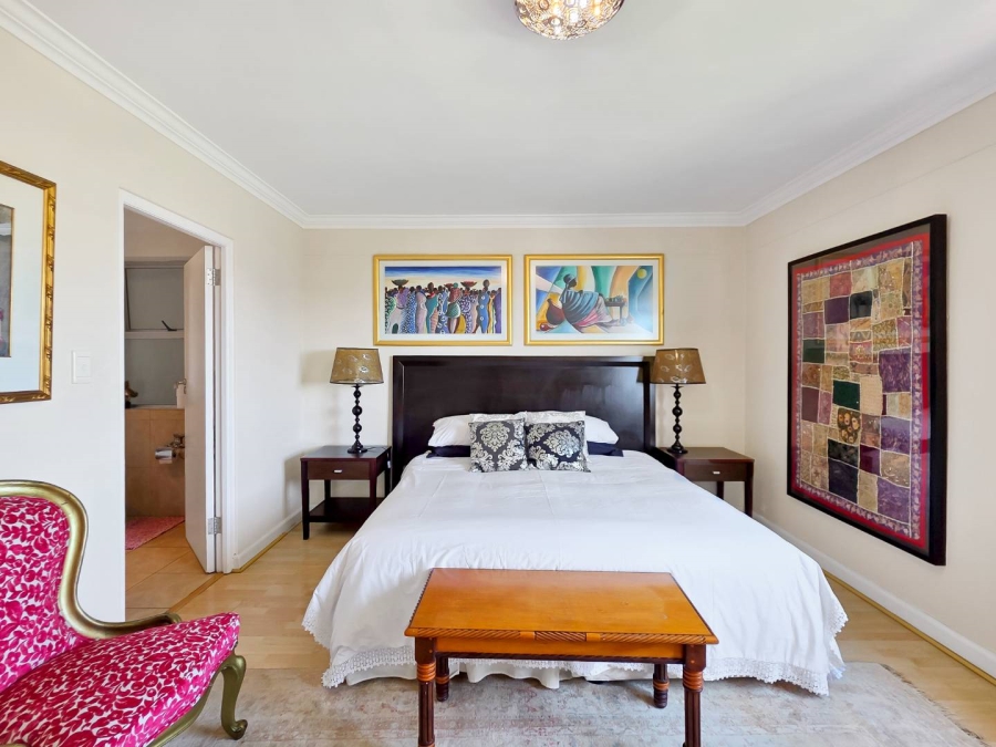 3 Bedroom Property for Sale in Sea Point Western Cape